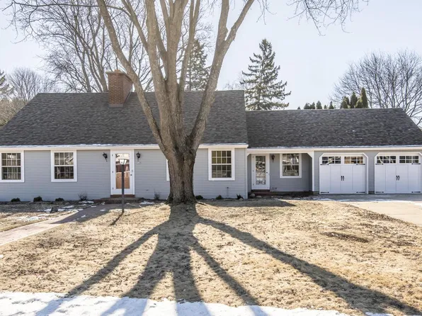 928 Vista LANE, Grafton, WI 53024