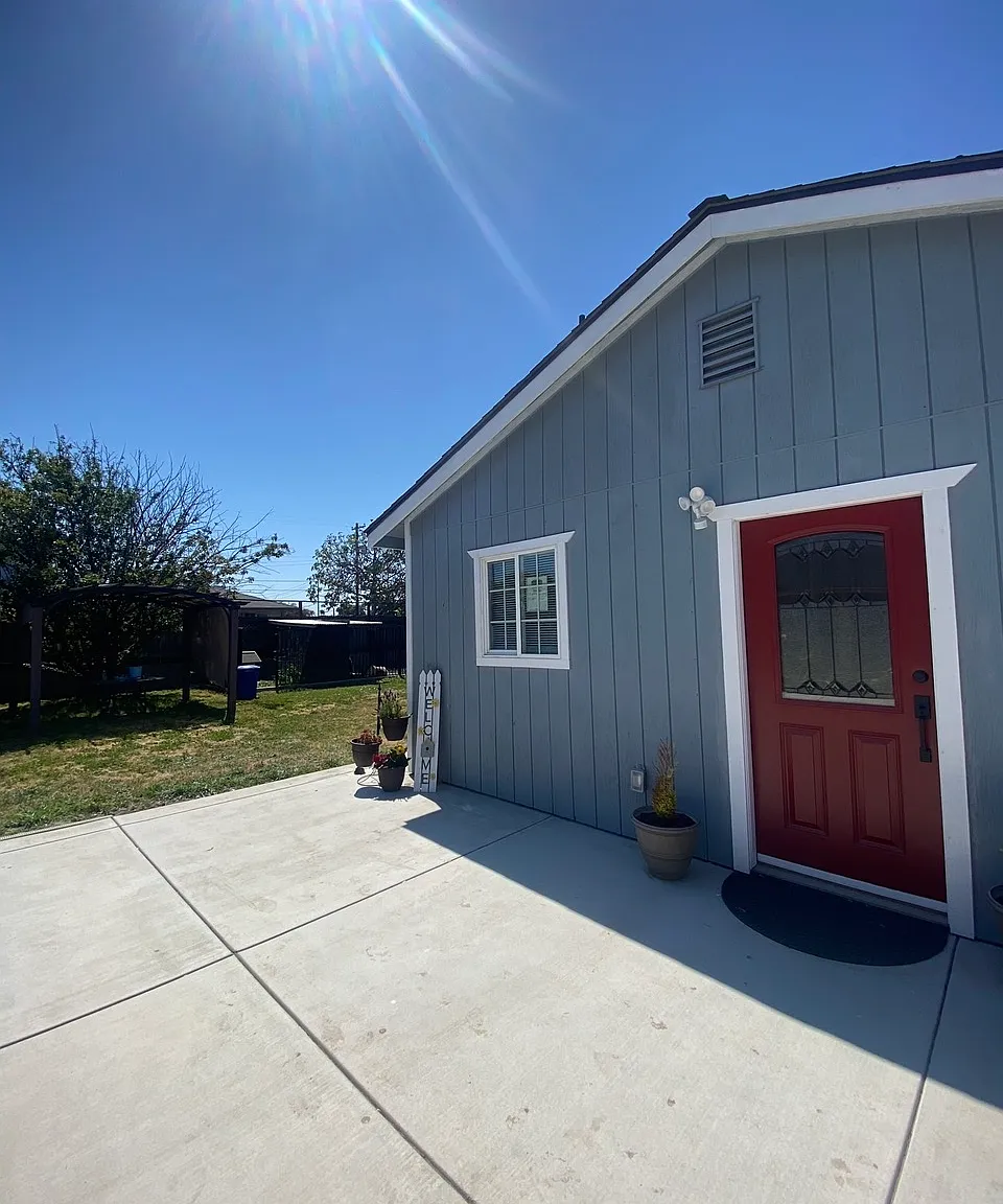 2 bed, 900 sqft, $2,500 — Photo 3