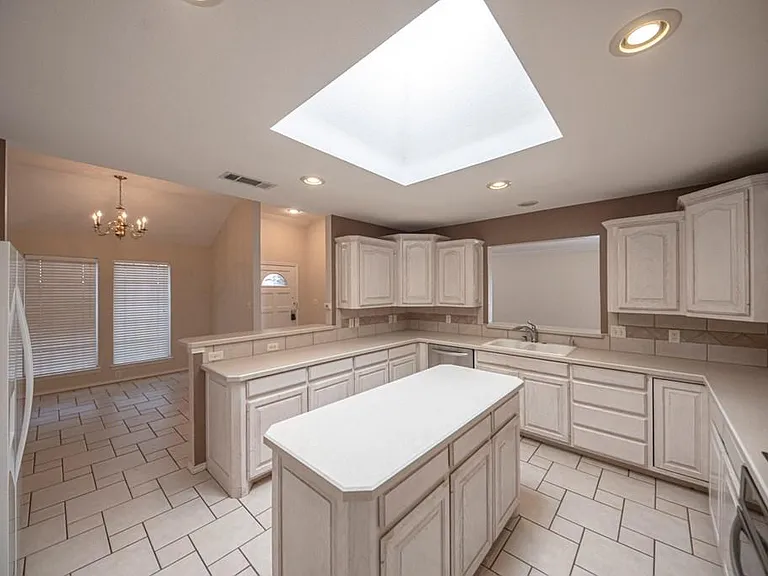 4800 W Wadley Ave — Photo 12