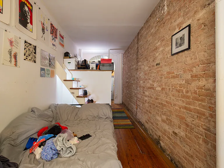 419 E 9th St #4 — Photo 3