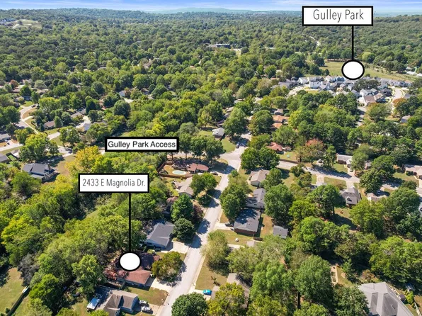 2433 E Magnolia Dr, Fayetteville, AR 72703