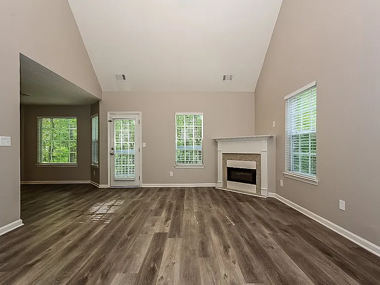 2530 Walter Way — Photo 4