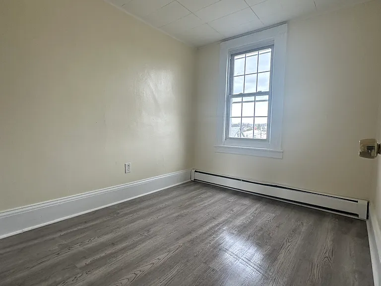 2 Doremus St #3 — Photo 4