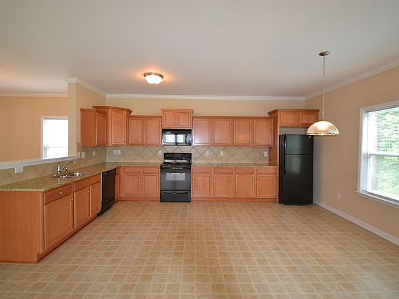 3rd image of 2044 Lake Vista Dr