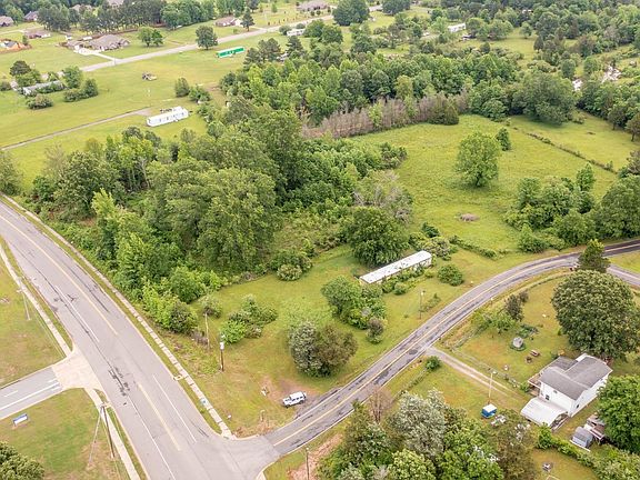 2nd image of 3 Ridgedale Cir