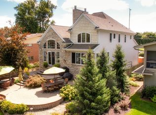646 Country Club Dr, Battle Creek, MI 49015