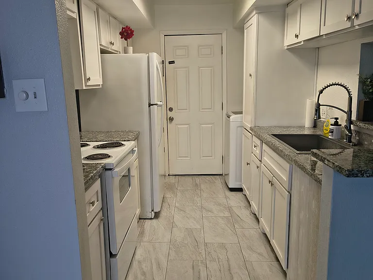 6633 W Airport Blvd — Photo 19