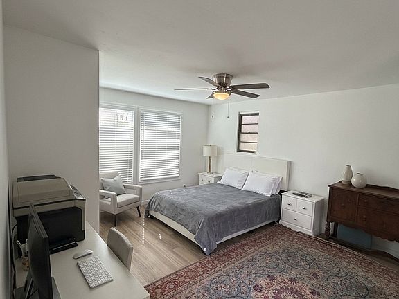 3rd image of 4718 Winona Ave #3