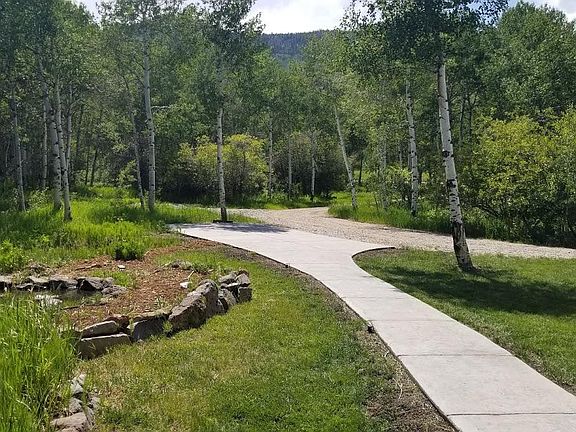 Driveway in from road