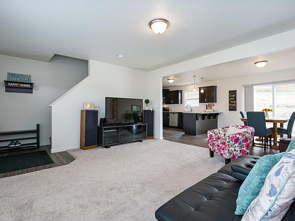 4th image of 232 Depot Cir