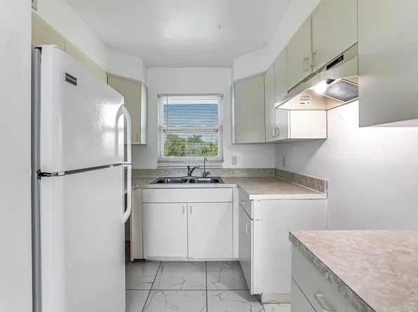 (undisclosed Address), Naples, FL 34114
