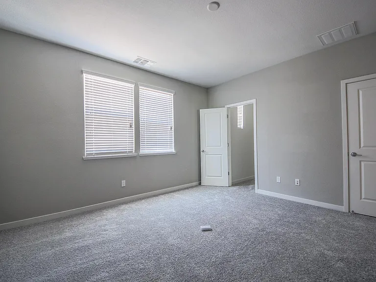 1579 Pratt Pl — Photo 24