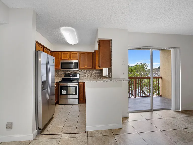 7640 Westwood Dr #411 — Photo 18