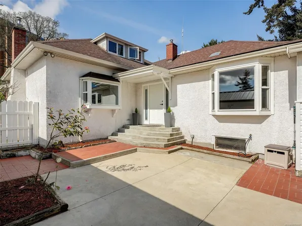 4031 Quadra St, Saanich, BC V8X 1K1