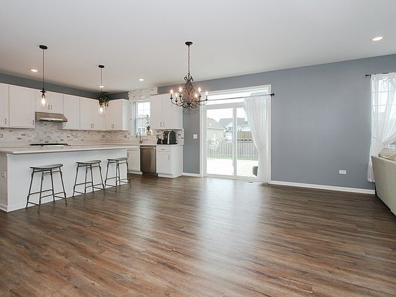 3rd image of 3617 Emerald Rd