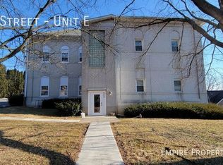 5324 5th St APT E, Whitehall, PA 18052