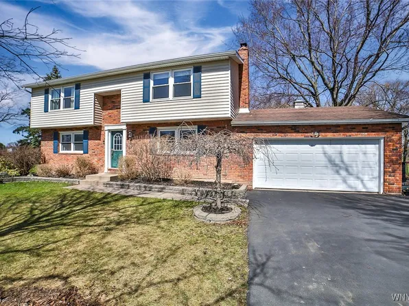 2094 Adams Cir, Ransomville, NY 14131