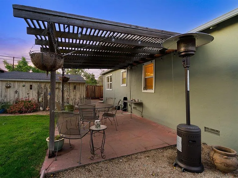 1295 Walnut Dr — Photo 5