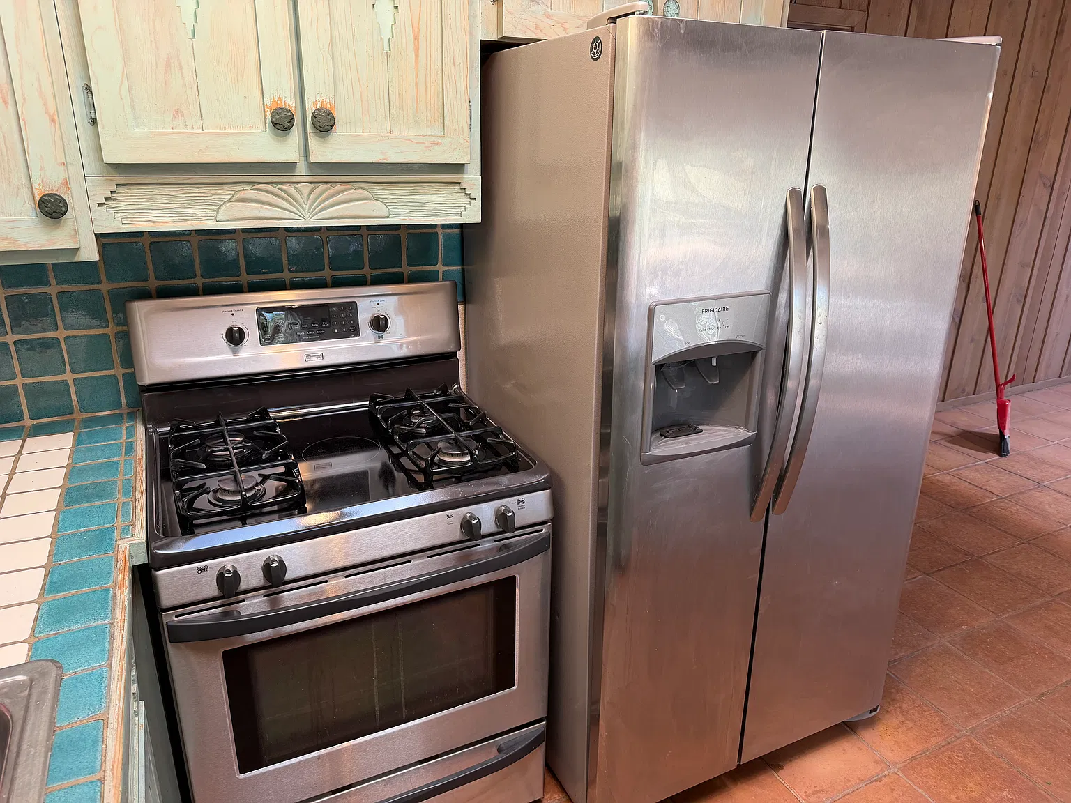 3 bed, 2100 sqft, $2,400 — Photo 4