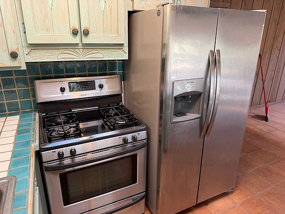 4th image of 408 Mora Ln