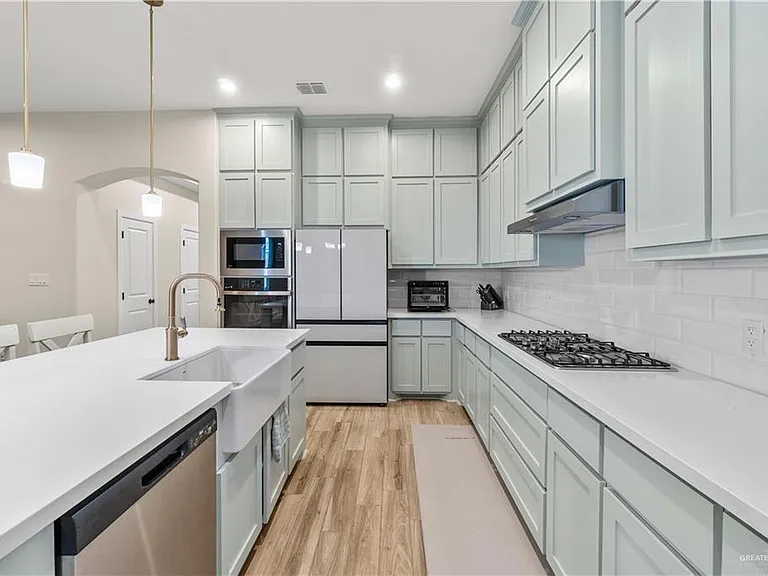 13813 Belle Ct — Photo 11