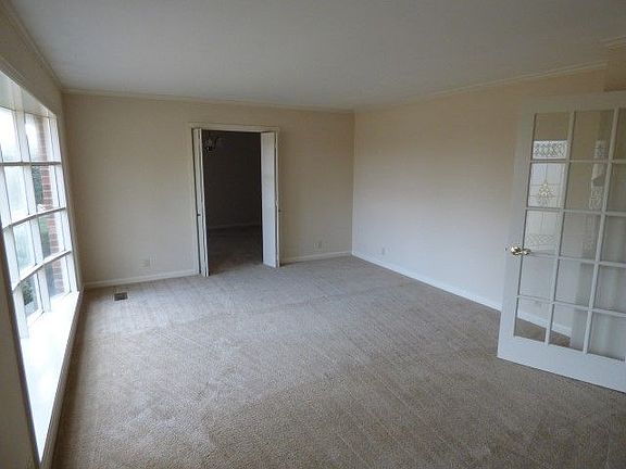 2nd image of 115 Haynes Haven Ln