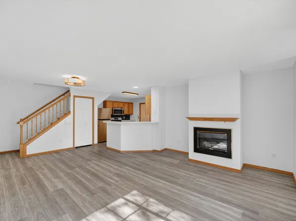 150 S Prairie View Dr Unit 1102, West Des Moines, IA 50266