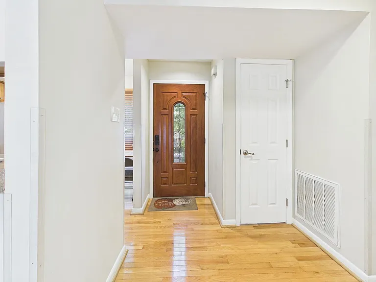 4905 Long Shadow Dr — Photo 5