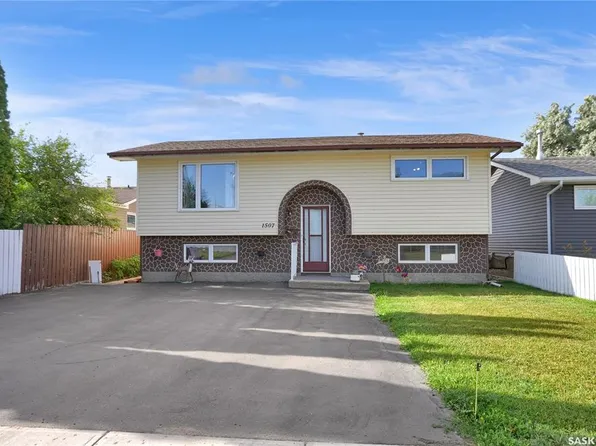 1507 Caribou STREET W, Moose Jaw, SK S6H 7N5
