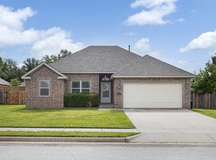4701 Sadie St, Springdale, AR 72762