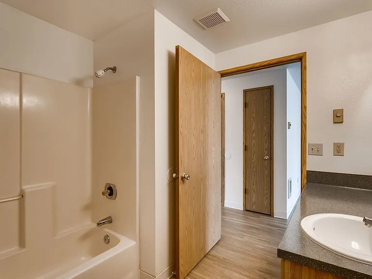108 Village East Way SE — Photo 8