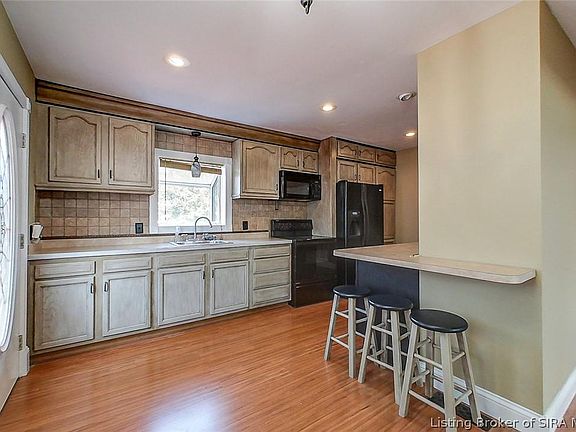 4th image of 461 Accrusia Ave