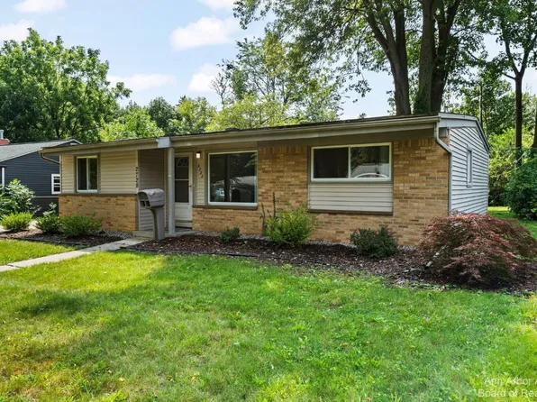 2728 Beacon Hill St, Ann Arbor, MI 48104