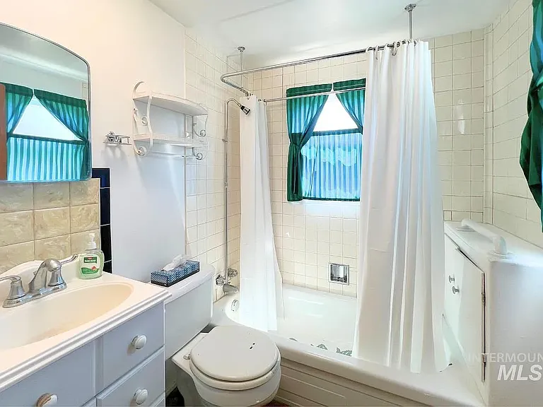 545 Madison St — Photo 6