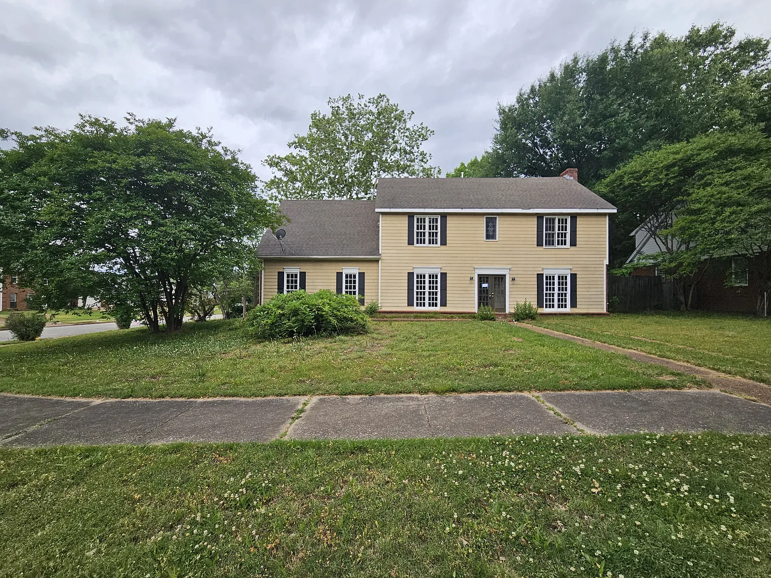 4 bed, 2.5 bath, 2445 sqft, $2,250 — Photo 2