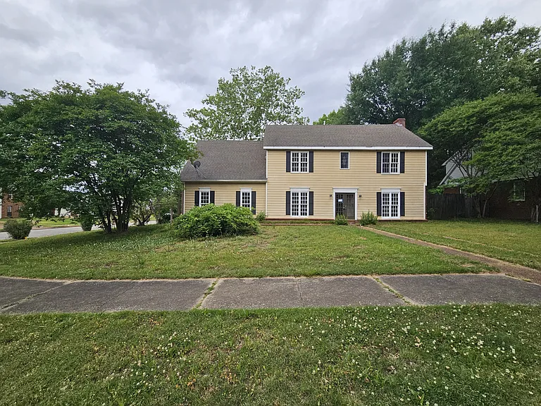 253 Rhonda Cir E — Photo 2