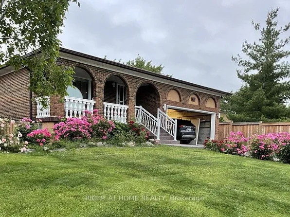 30 Lewis Dr, Vaughan, ON