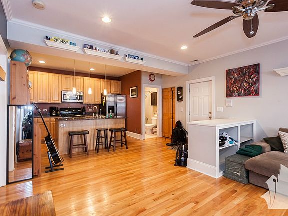 3rd image of 1142 W Pratt Blvd APT 1