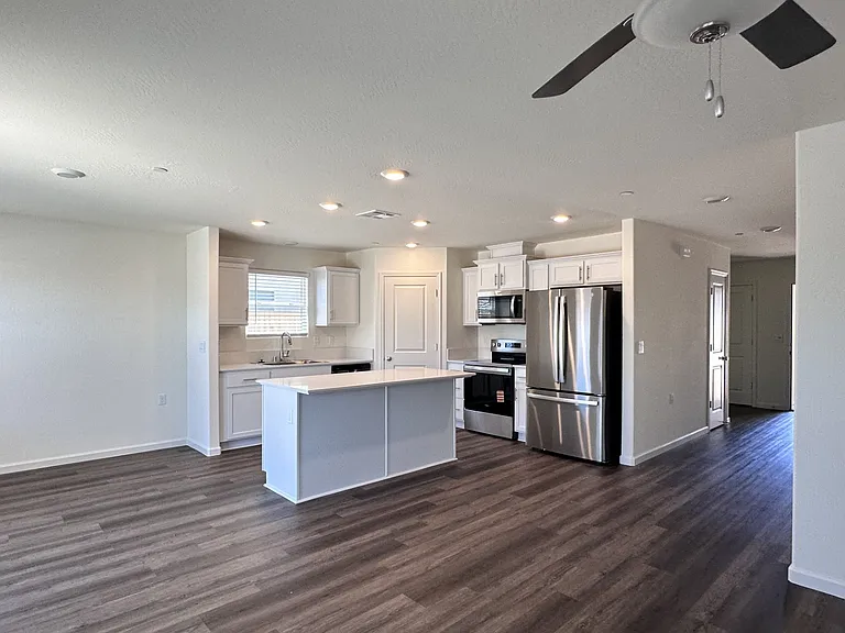 651 Skyler Ln — Photo 7
