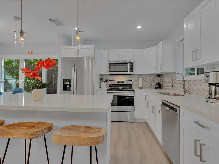 204 SW 19th Ave — Photo 15