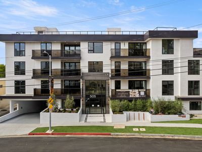 505 S Barrington Ave #304, Los Angeles, CA, 90049