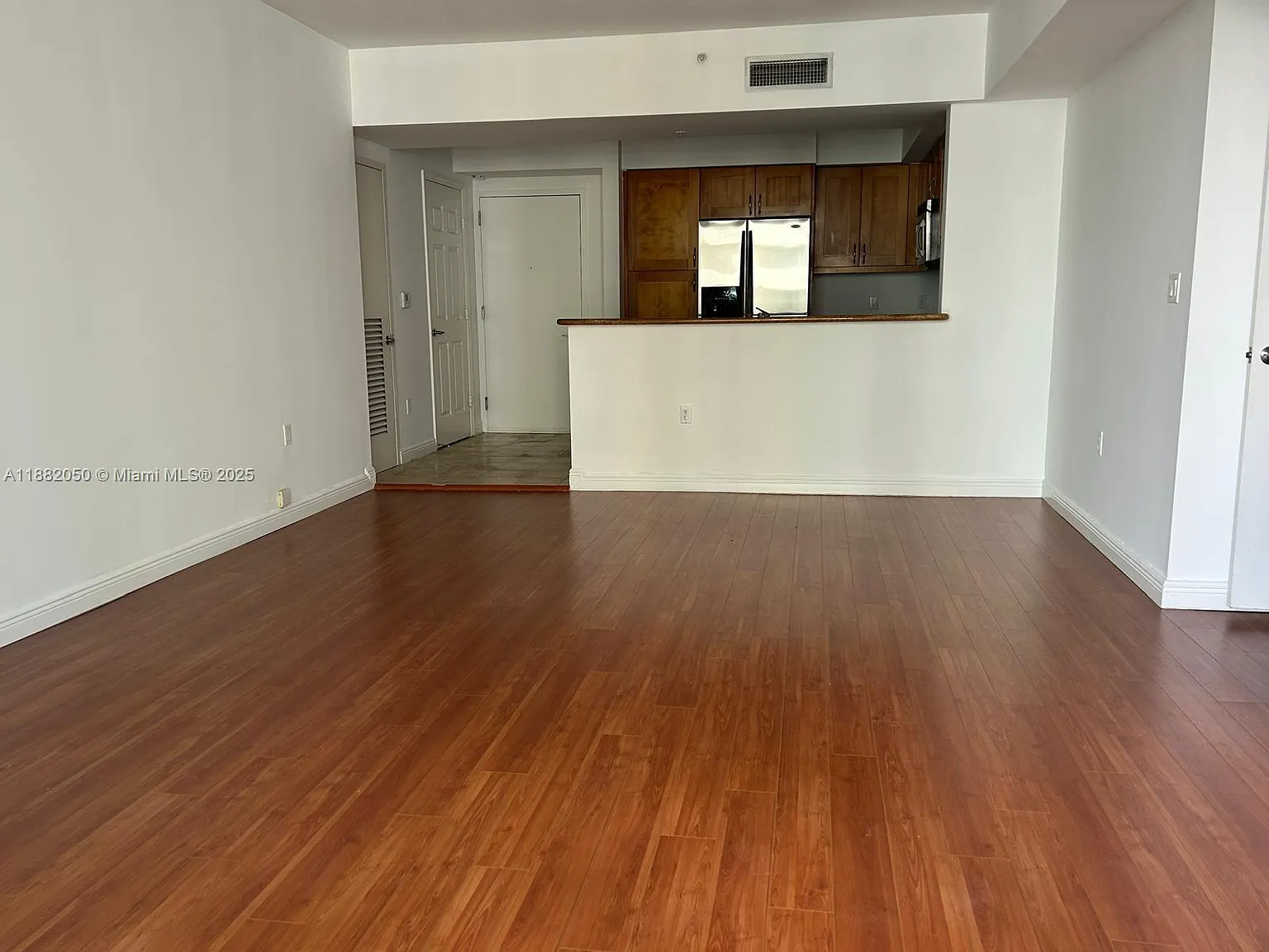 1 bed, 915 sqft, $2,450 — Photo 2