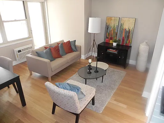 Rented by Stellar Management | media 11