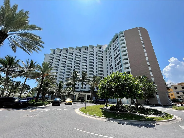 2899 Collins Ave #1726 — Photo 4