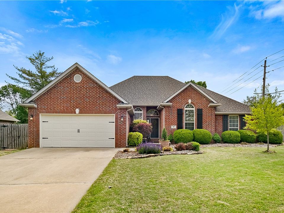 1st image of 100 Fox Glove Ln