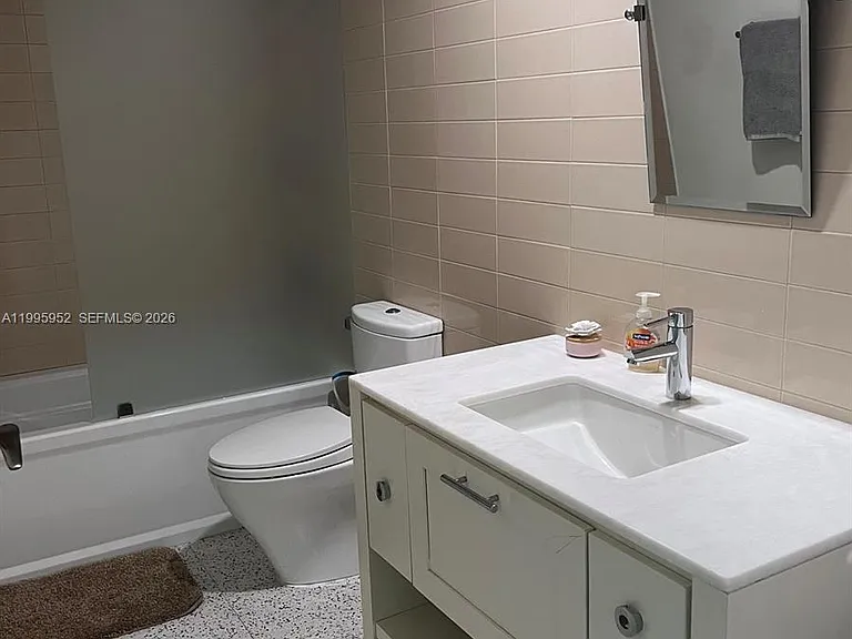 881 Ocean Dr #18B — Photo 16