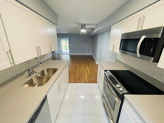 4th image of 209 S Lake St