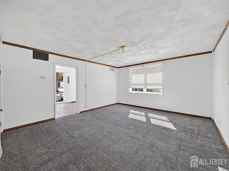 6 Farm Ln — Photo 2