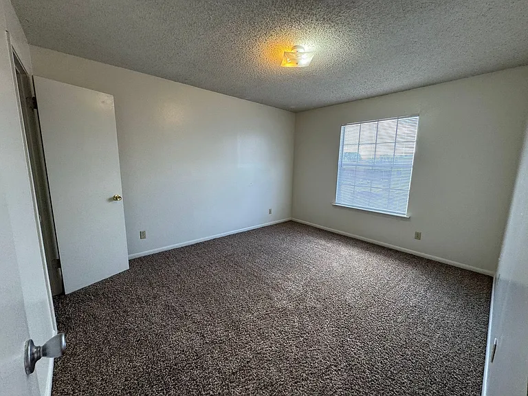 4504 Chase Cir — Photo 14
