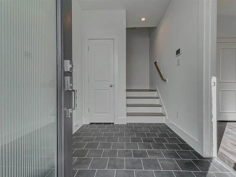 5859 Dolores St — Photo 18